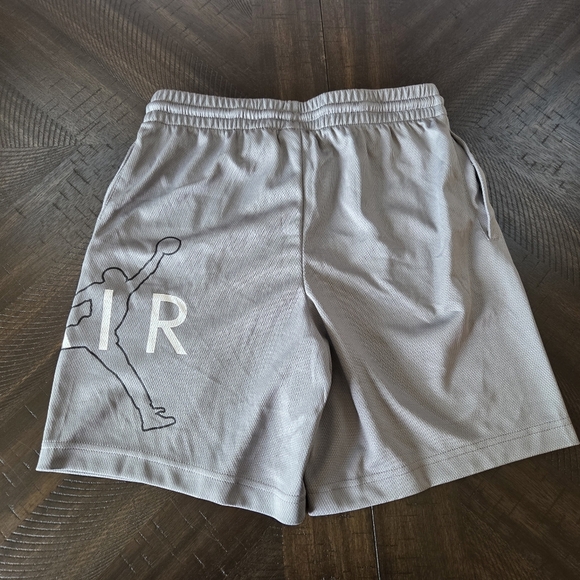 Boys' Air Jordan "Jumpman" Gray Shorts with Pockets 95B219-M19 New Medium 10-12 - Picture 7 of 9